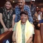 प्रेमी के घर पर प्रेमिका का धरना