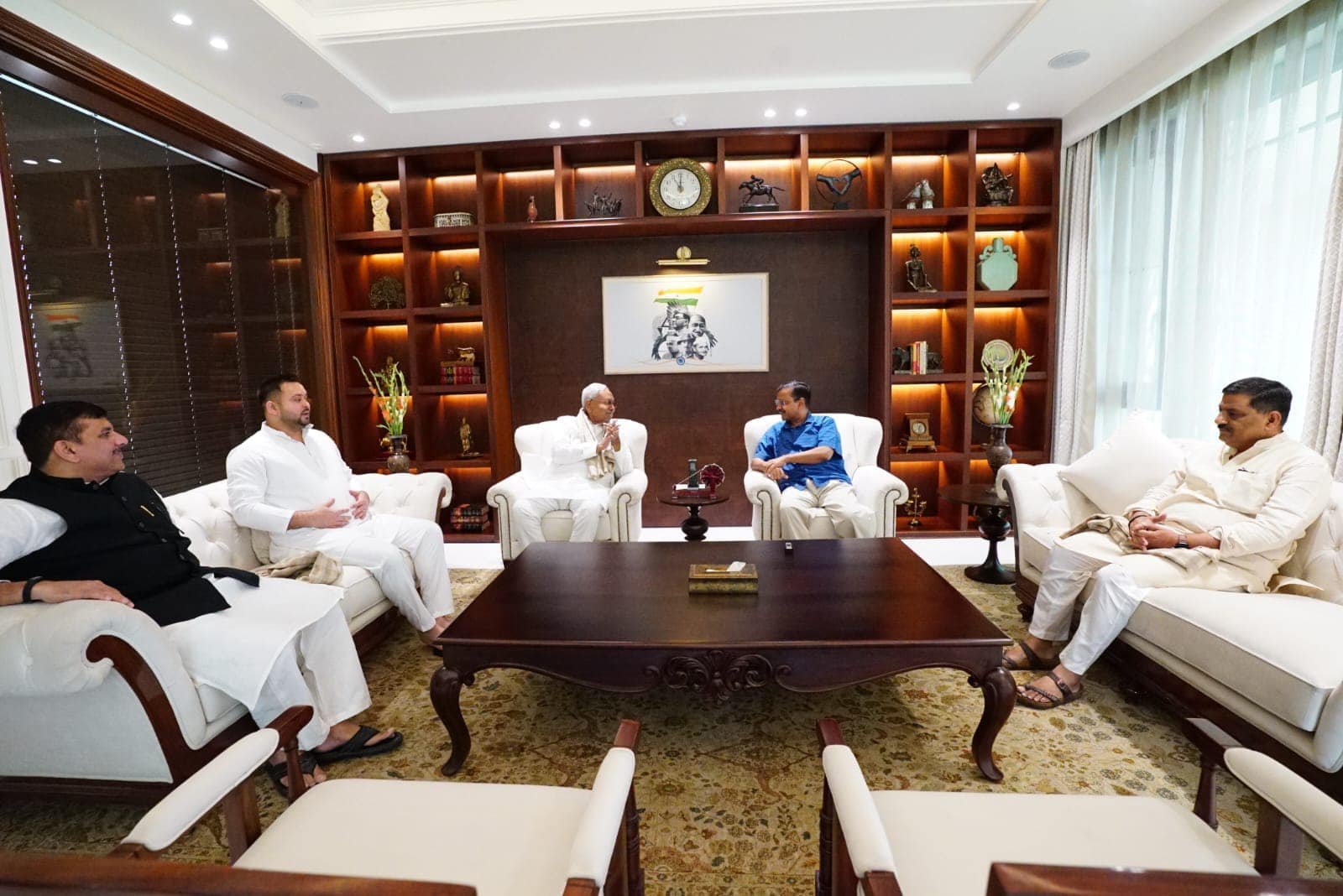 अरविंद केजरीवाल से मिले नीतीश और तेजस्वी यादव